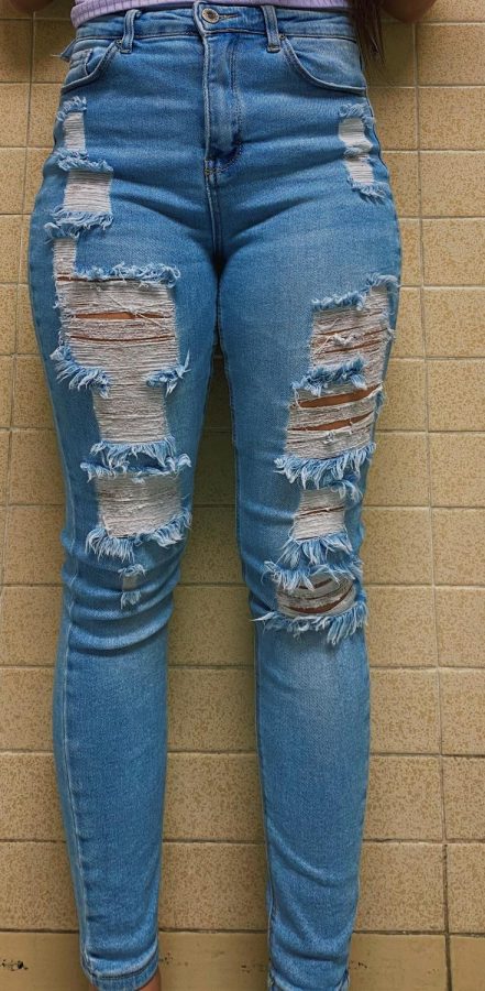 Ripped+jeans+are+one+of+many+key+issues+students+tend+to+have+with+the+dress+code.