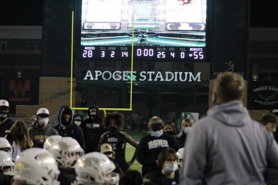 Rider+coach+Marc+Bindel+addresses+the+Raiders+after+its+55-28+loss+to+Aledo.+